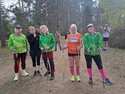 Sporta seniori — aktīvi krosā un nūjošanā
