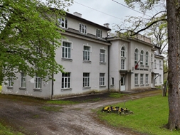 Diskutē par Meirānu Kalpaka pamatskolas atkārtotu izsoli