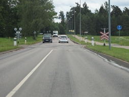 “STOP” zīmes nav, piesardzība jāievēro