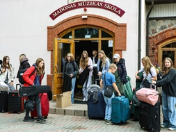 Skolas kamerorķestris dodas uz dziesmusvētkiem