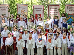 Klāt Skolu jaunatnes dziesmu un deju svētki