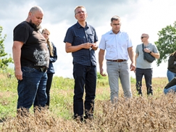 Valsts prezidents novērtē lietavu postījumus laukos