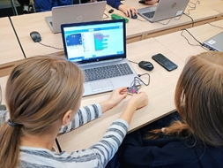 Apgūs datoriku ar moderniem robotiem un mikrodatoriem