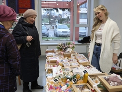 Dāvanu meklējumos palīdz amatnieki un mājražotāji
