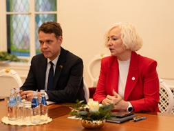 Tiekoties ar reģionālajiem medijiem, pārrunā jauno budžetu