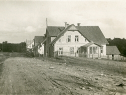 Vidējā izglītība Madonā. 20. gs. 20.—30. gadi