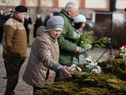 To nedrīkst aizmirst arī šodienas un rītdienas vārdā