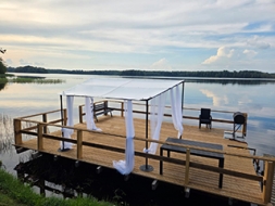 Miers un klusuma elegance Jumurdas ezera krastā