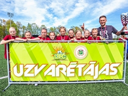 Uzvar Latvijas Skolu futbola čempionātā