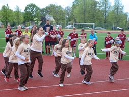 Svinīgi atklāj atjaunoto Ērgļu pamatskolas stadionu