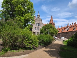 Labiekārto teritoriju pils parkā