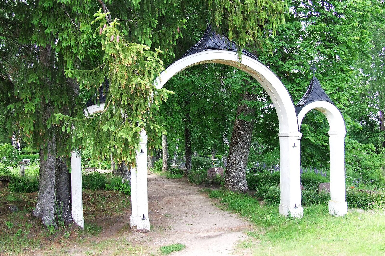 Baltie loki Madonas parkā